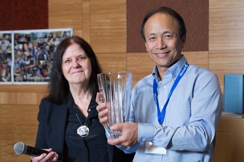 Jiming Jian receives the Former Postdoc Achievement award